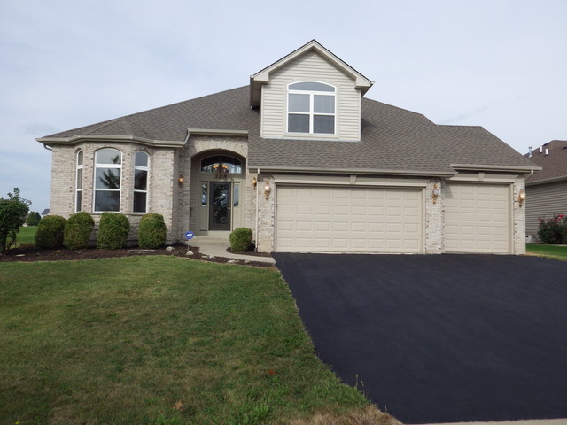 2219 Lundquist Dr, Aurora, IL 60503 photo 1