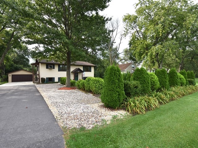 73 75th St, Willowbrook, IL 60527 photo 2