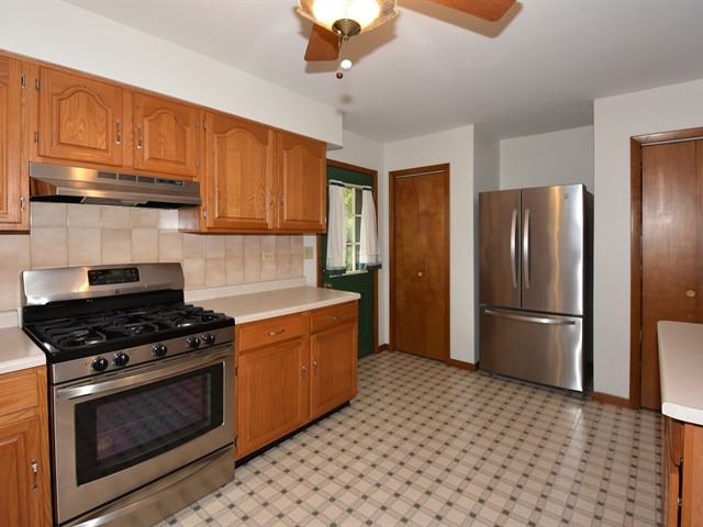 73 75th St, Willowbrook, IL 60527 photo 9