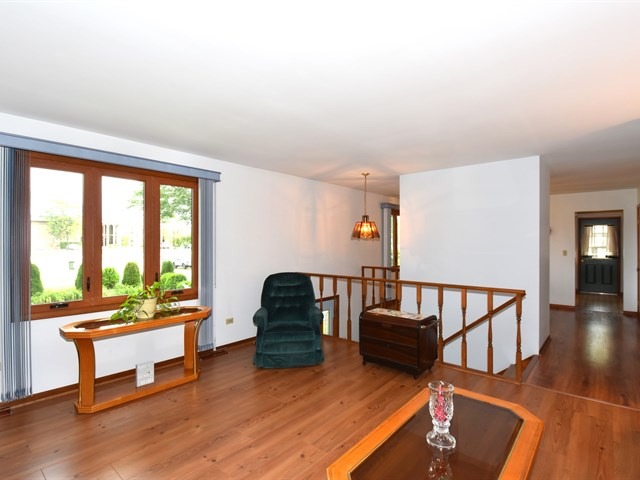 73 75th St, Willowbrook, IL 60527 photo 5
