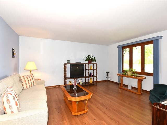 73 75th St, Willowbrook, IL 60527 photo 4
