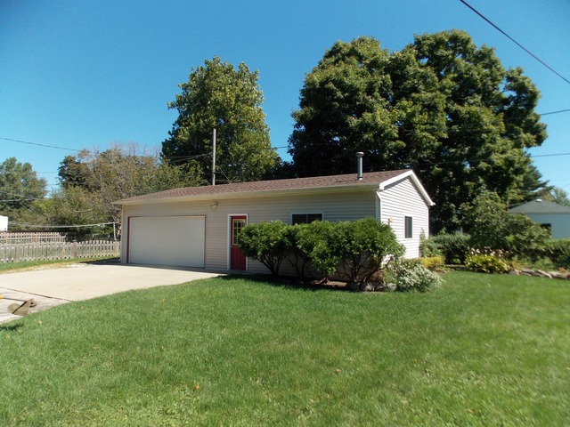 9708 Illinois St, Hebron, IL 60034 photo 17