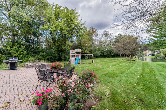 564 Hawthorne Ave, Bartlett, IL 60103 photo 2