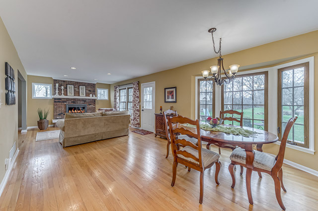 564 Hawthorne Ave, Bartlett, IL 60103 photo 5