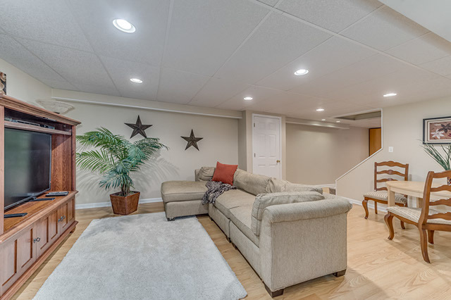 564 Hawthorne Ave, Bartlett, IL 60103 photo 17