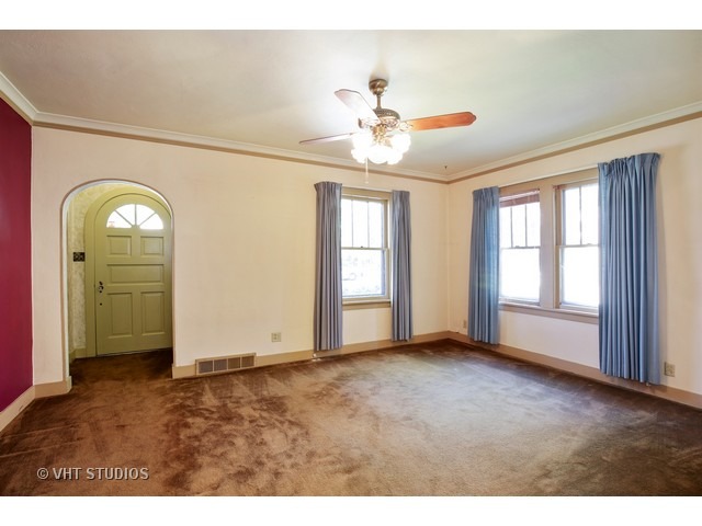 157 Henry, Elgin, IL 60120 photo 2