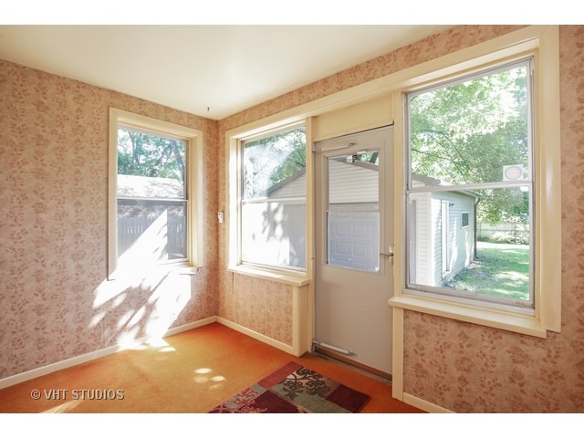 157 Henry, Elgin, IL 60120 photo 9