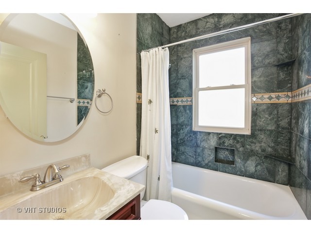 157 Henry, Elgin, IL 60120 photo 8