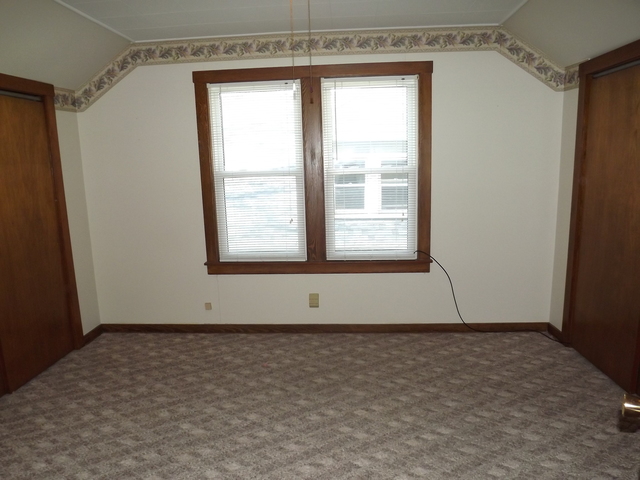 2705 4th St, Peru, IL 61354 photo 9