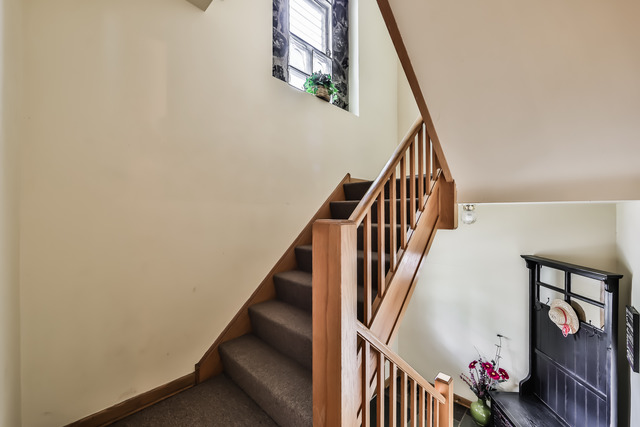 91 E Burlington St, Riverside, IL 60546 photo 3
