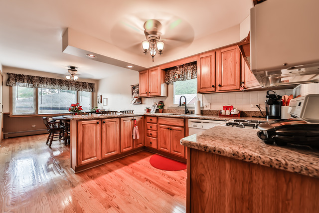 91 E Burlington St, Riverside, IL 60546 photo 9
