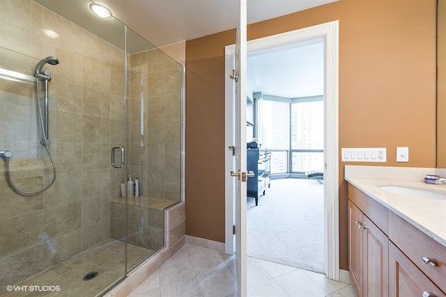 21 E Huron St #2505, Chicago, IL 60611 photo 10