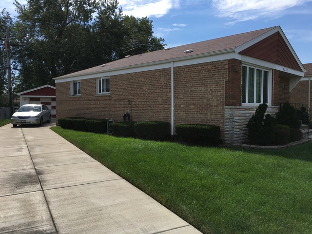 8201 S Tripp Ave, Chicago, IL 60652 photo 13