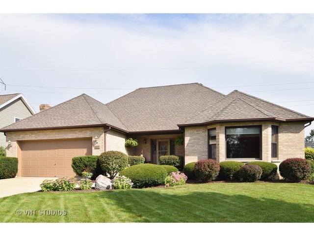 209 Wilcox Dr, Bartlett, IL 60103 photo 1
