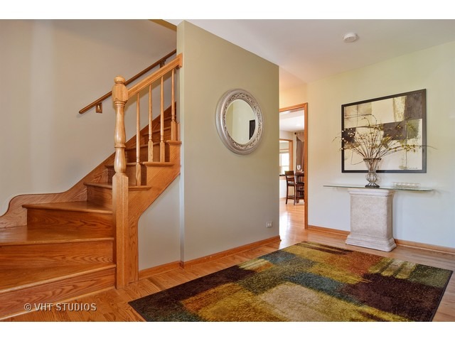 209 Wilcox Dr, Bartlett, IL 60103 photo 2