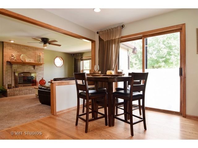 209 Wilcox Dr, Bartlett, IL 60103 photo 5