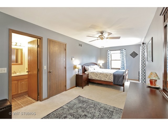 620 Shenandoah Trl, Elgin, IL 60123 photo 9