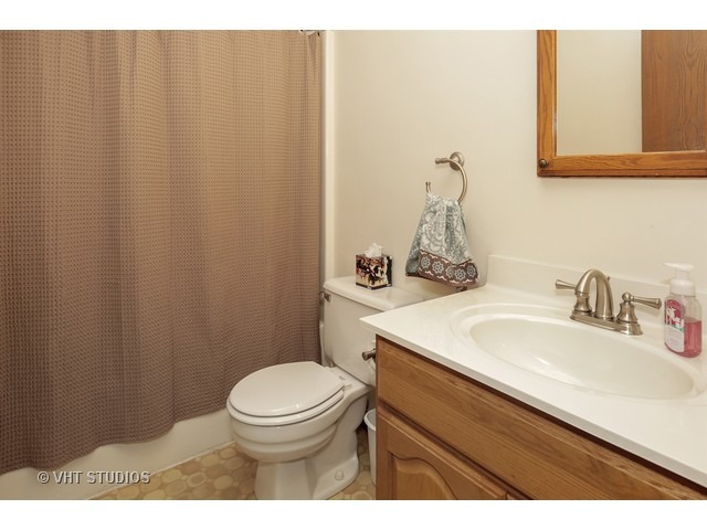 620 Shenandoah Trl, Elgin, IL 60123 photo 13