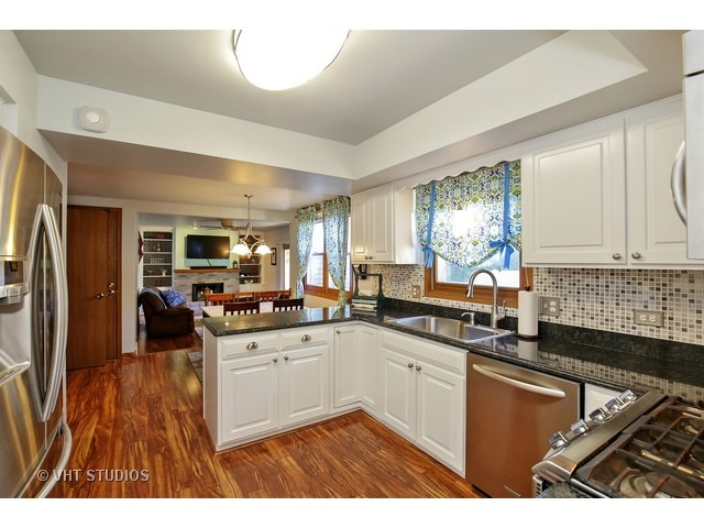 620 Shenandoah Trl, Elgin, IL 60123 photo 4