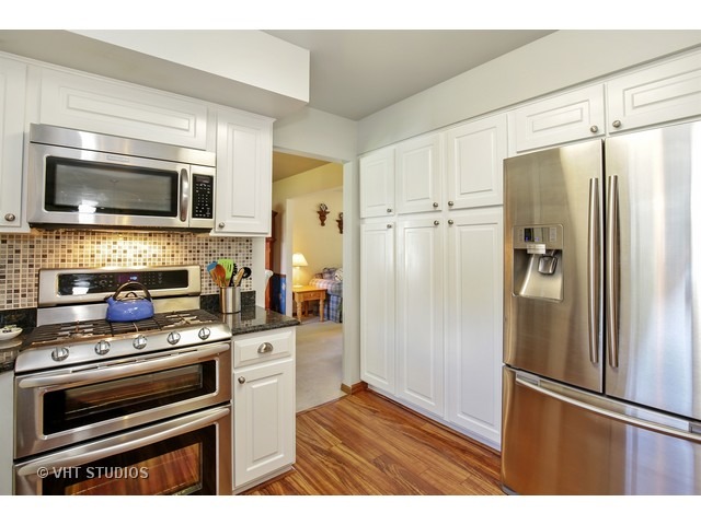 620 Shenandoah Trl, Elgin, IL 60123 photo 3