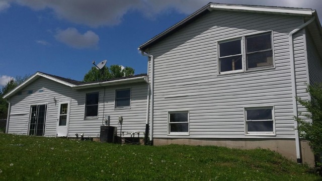 1199 Naylor Rd, Dixon, IL 61021 photo 2