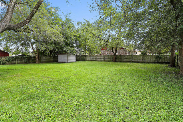 1091 Reckinger Rd, Aurora, IL 60505 photo 4