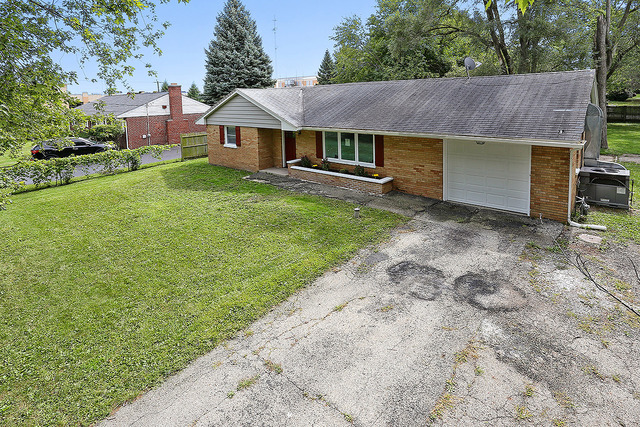 1091 Reckinger Rd, Aurora, IL 60505 photo 1