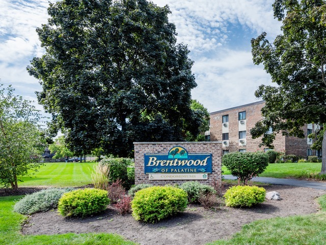 1459 N Winslowe Dr #302, Palatine, IL 60074 photo 2