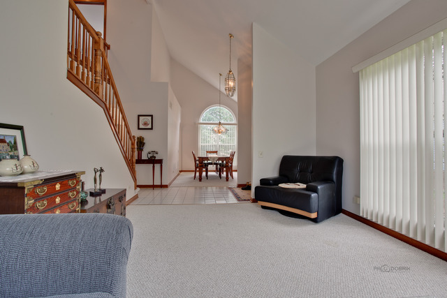 1471 Diamond Dr, Hoffman Estates, IL 60192 photo 3