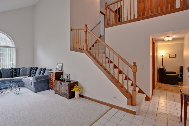 1471 Diamond Dr, Hoffman Estates, IL 60192 photo 4