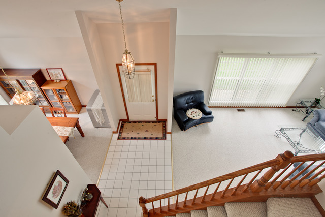 1471 Diamond Dr, Hoffman Estates, IL 60192 photo 2