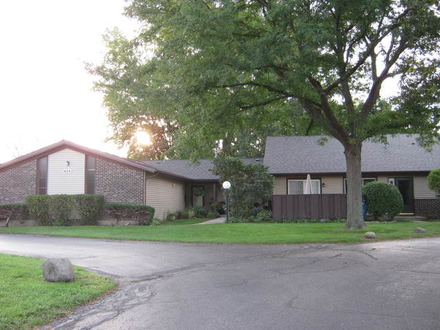604 Devonshire Ct #A, Mchenry, IL 60050 photo 1