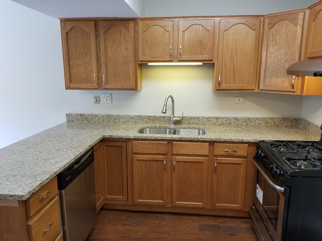 809 Coventry Pl, Wheeling, IL 60090 photo 2