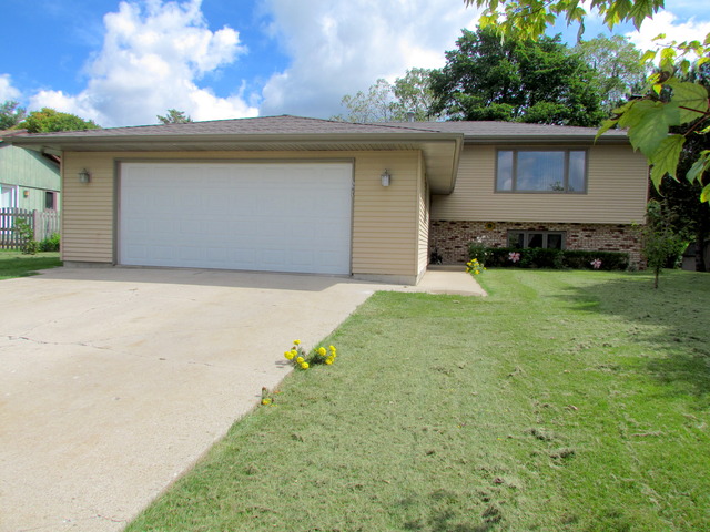1501 Pheasant Run Rd, Harvard, IL 60033 photo 1