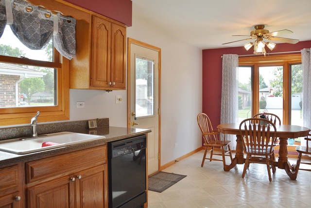 5212 138th St, Crestwood, IL 60445 photo 4