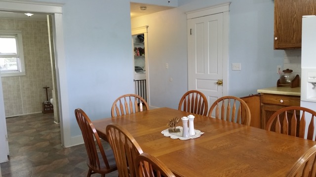 206 E Green St, Forreston, IL 61030 photo 8