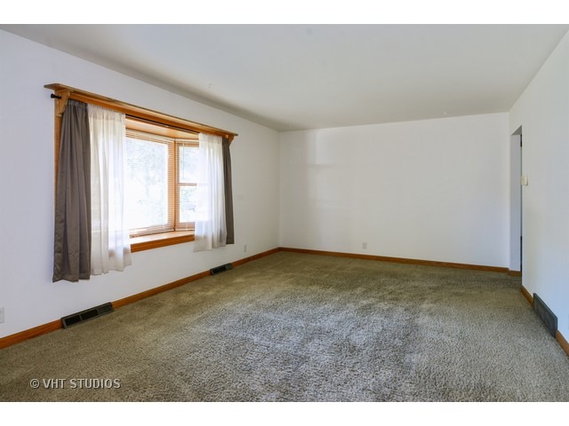 818 Sheldon Ave, Aurora, IL 60506 photo 4