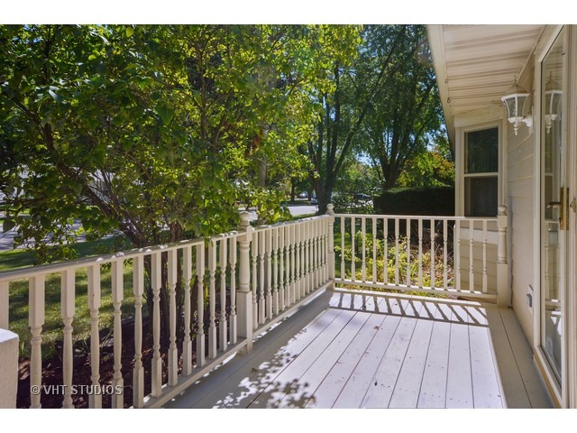818 Sheldon Ave, Aurora, IL 60506 photo 2