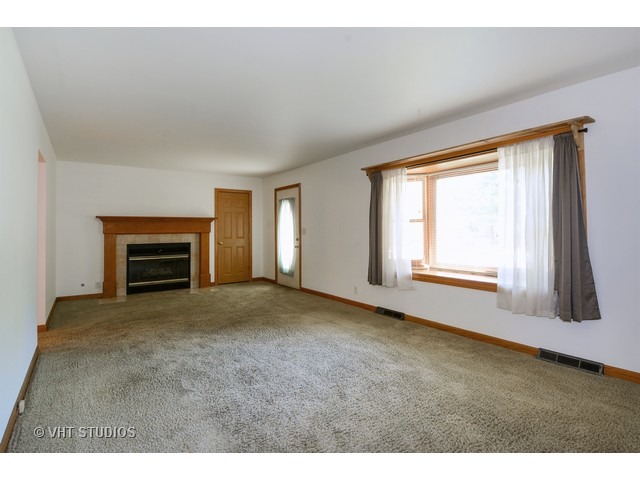 818 Sheldon Ave, Aurora, IL 60506 photo 3