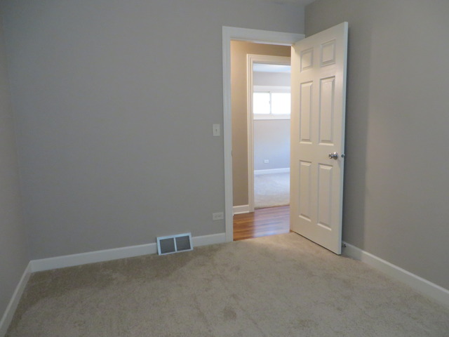 335 E Parallel St, Palatine, IL 60067 photo 16
