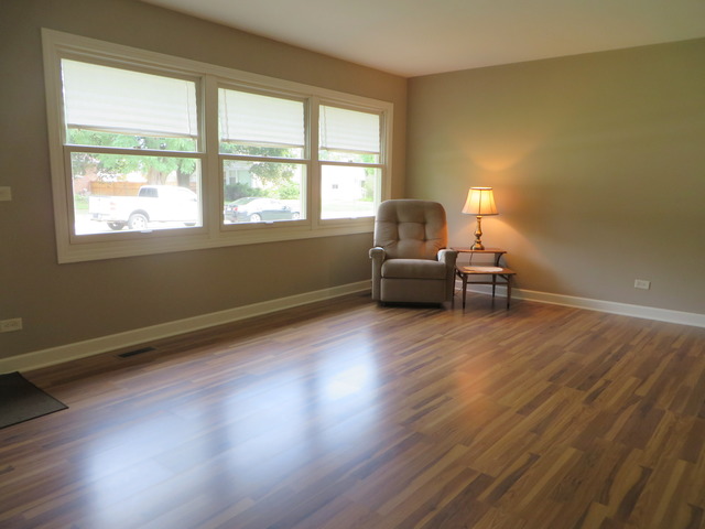 335 E Parallel St, Palatine, IL 60067 photo 8