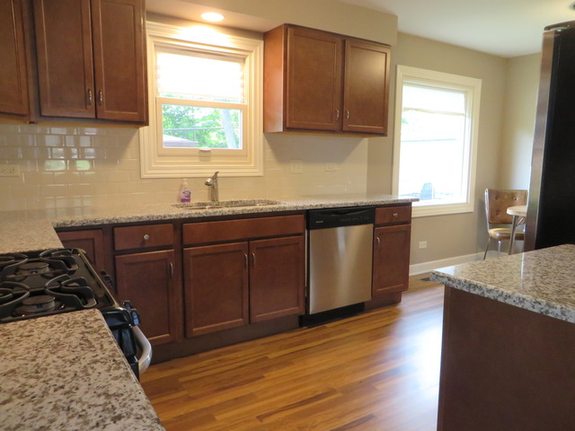 335 E Parallel St, Palatine, IL 60067 photo 4
