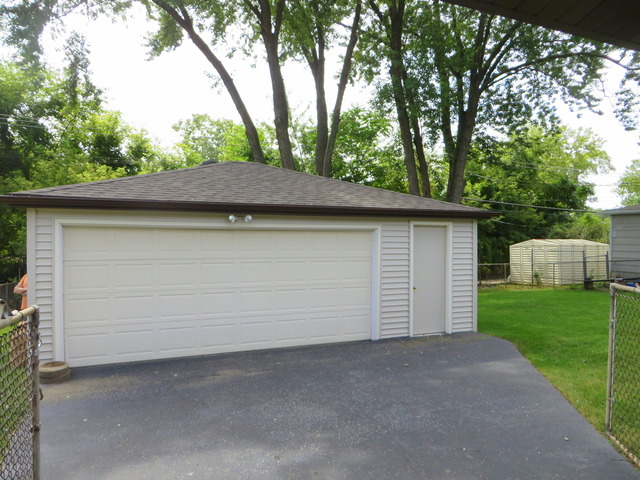 335 E Parallel St, Palatine, IL 60067 photo 2