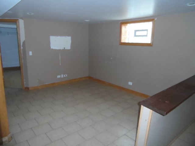 8119 S Meade Ave, Burbank, IL 60459 photo 13