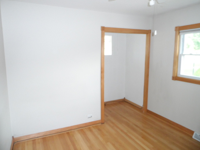 8119 S Meade Ave, Burbank, IL 60459 photo 8