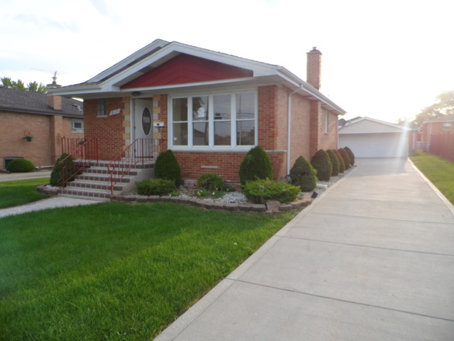 8119 S Meade Ave, Burbank, IL 60459 photo 1