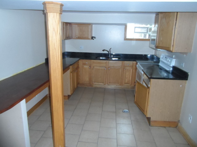8119 S Meade Ave, Burbank, IL 60459 photo 12