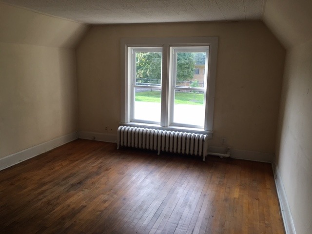 2556 E Ballard Rd, Des Plaines, IL 60016 photo 2