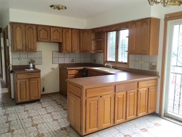 16508 Central Park Ave, Markham, IL 60426 photo 2