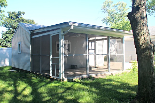934 E Forest Ave, Des Plaines, IL 60018 photo 21